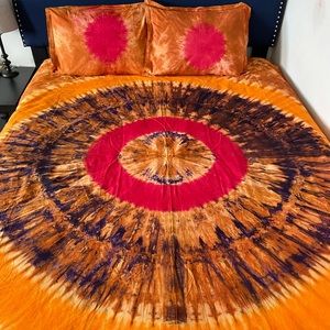Cotton tie dyed bedsheet with two pillow cases